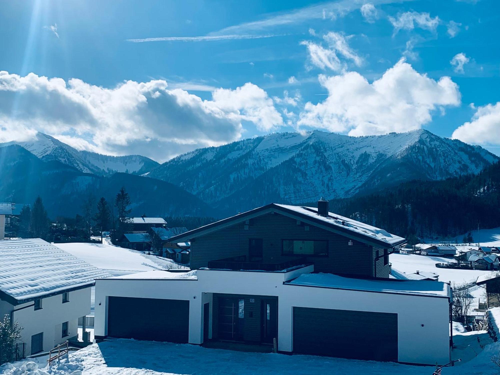 Place2Be - With Infinity Pool Faistenau Buitenkant foto